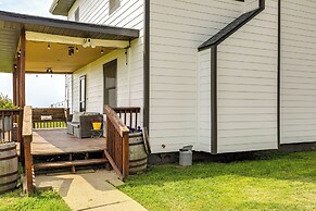 Family-friendly Seward Home w/ Sauna & Pool!