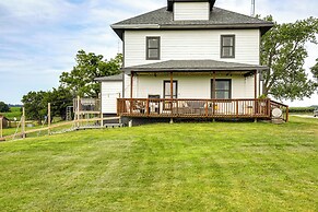 Family-friendly Seward Home w/ Sauna & Pool!