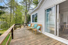 Beachy Palms Cottage on Lake Huron w/ Hot Tub!