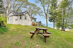 Beachy Palms Cottage on Lake Huron w/ Hot Tub!