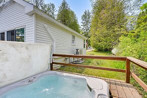 Beachy Palms Cottage on Lake Huron w/ Hot Tub!