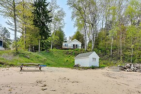 Beachy Palms Cottage on Lake Huron w/ Hot Tub!