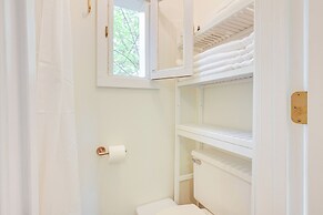 Beachy Palms Cottage on Lake Huron w/ Hot Tub!