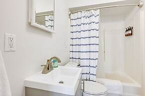 Beachy Palms Cottage on Lake Huron w/ Hot Tub!