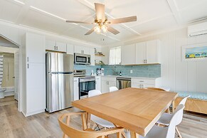 Beachy Palms Cottage on Lake Huron w/ Hot Tub!