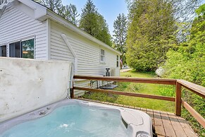 Beachy Palms Cottage on Lake Huron w/ Hot Tub!