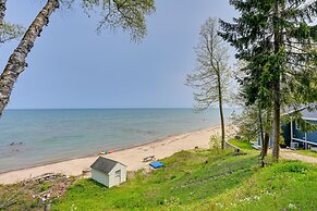 Beachy Palms Cottage on Lake Huron w/ Hot Tub!