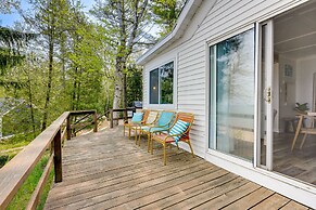 Beachy Palms Cottage on Lake Huron w/ Hot Tub!