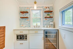 Beachy Palms Cottage on Lake Huron w/ Hot Tub!