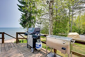 Beachy Palms Cottage on Lake Huron w/ Hot Tub!