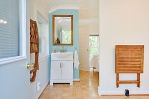 Beachy Palms Cottage on Lake Huron w/ Hot Tub!
