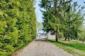 Beachy Palms Cottage on Lake Huron w/ Hot Tub!