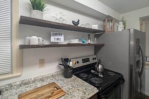 Walk to Restaurants & Shops: Apt in Pennsylvania!