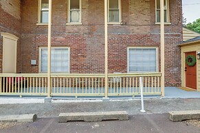 Walk to Restaurants & Shops: Apt in Pennsylvania!