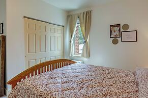 Walk to Restaurants & Shops: Apt in Pennsylvania!