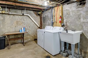 Walk to Restaurants & Shops: Apt in Pennsylvania!