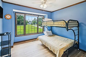 5 Mi to Boardwalk: Myrtle Beach Home Near Golfing