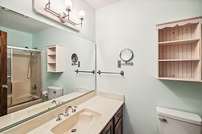 5 Mi to Boardwalk: Myrtle Beach Home Near Golfing