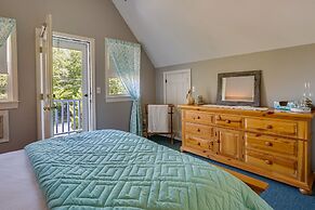 Washington Vacation Rental w/ Lake Access & Grill!