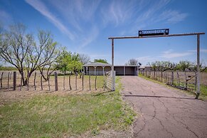 Crowell Cabin ~ 9 Mi to Copper Breaks State Park!