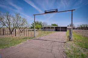Stargaze, Hike & Kayak: Cabin Near Copper Breaks!