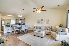 Myrtle Beach Condo w/ Large Balcony & Pool Access