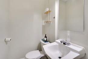 Bright Lynn Haven Home w/ Screened Porch & Yard!