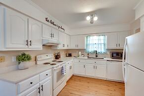 Bright Lynn Haven Home w/ Screened Porch & Yard!