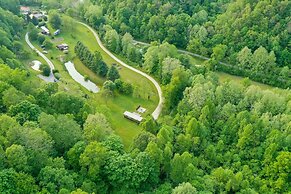 Kentucky Mtn Home on 80 Acres w/ Hot Tub & Trails!