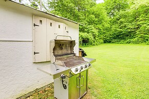 Fire Pit & Fall Foliage Views: Kentucky Mtn Home!