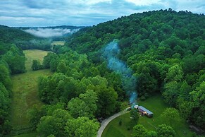 Fire Pit & Fall Foliage Views: Kentucky Mtn Home!