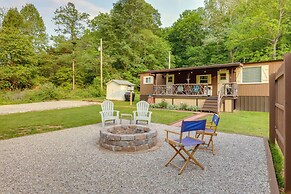 Fire Pit & Fall Foliage Views: Kentucky Mtn Home!