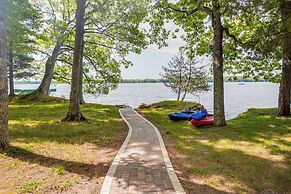 Lakefront Pearson Cottage w/ Swim Dock + Kayaks!