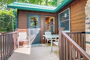 Lakefront Pearson Cottage w/ Swim Dock + Kayaks!