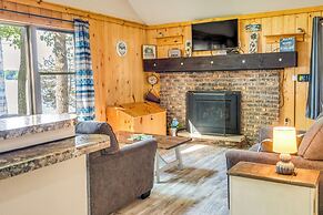 Lakefront Pearson Cottage w/ Swim Dock + Kayaks!