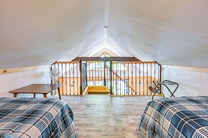 Lakefront Pearson Cottage w/ Swim Dock + Kayaks!