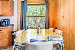 Lakefront Pearson Cottage w/ Swim Dock + Kayaks!
