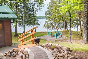 Lakefront Pearson Cottage w/ Swim Dock + Kayaks!