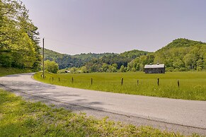 Cozy Green Bank Cabin ~ 2 Mi to Observatory!