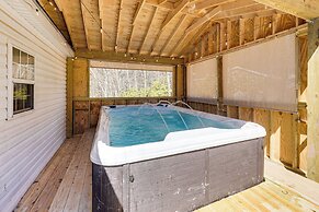 2 Mi to Lochmor Course: Pet-friendly Home, Hot Tub