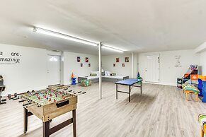 2 Mi to Lochmor Course: Pet-friendly Home, Hot Tub