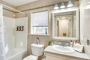 2 Mi to Lochmor Course: Pet-friendly Home, Hot Tub