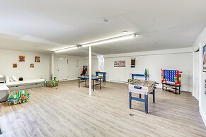 2 Mi to Lochmor Course: Pet-friendly Home, Hot Tub