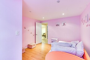 2 Mi to Lochmor Course: Pet-friendly Home, Hot Tub