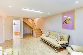 2 Mi to Lochmor Course: Pet-friendly Home, Hot Tub