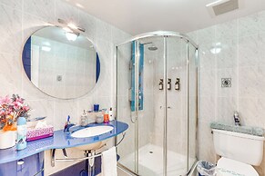 2 Mi to Lochmor Course: Pet-friendly Home, Hot Tub