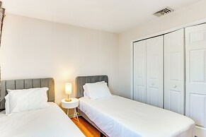 2 Mi to Lochmor Course: Pet-friendly Home, Hot Tub