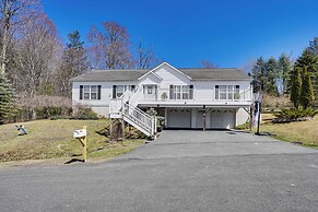 2 Mi to Lochmor Course: Pet-friendly Home, Hot Tub