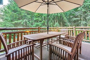Magical Metamora Cottage w/ Fire Pit, Pond, Deck!