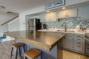 Lakefront Versailles Vacation Rental w/ Dock!